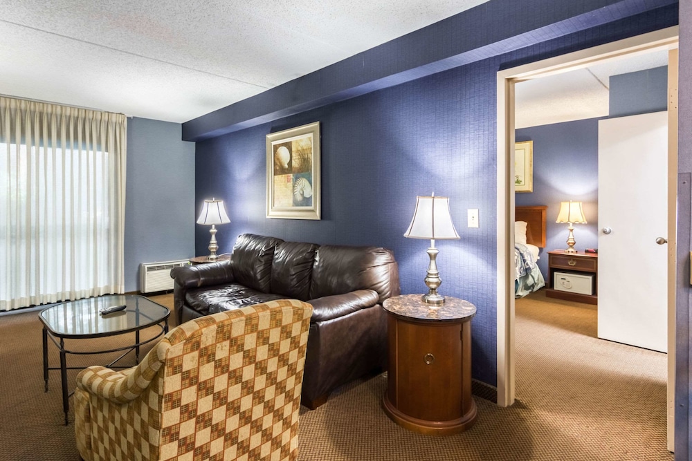 The Plaza Inn & Suites 15/28