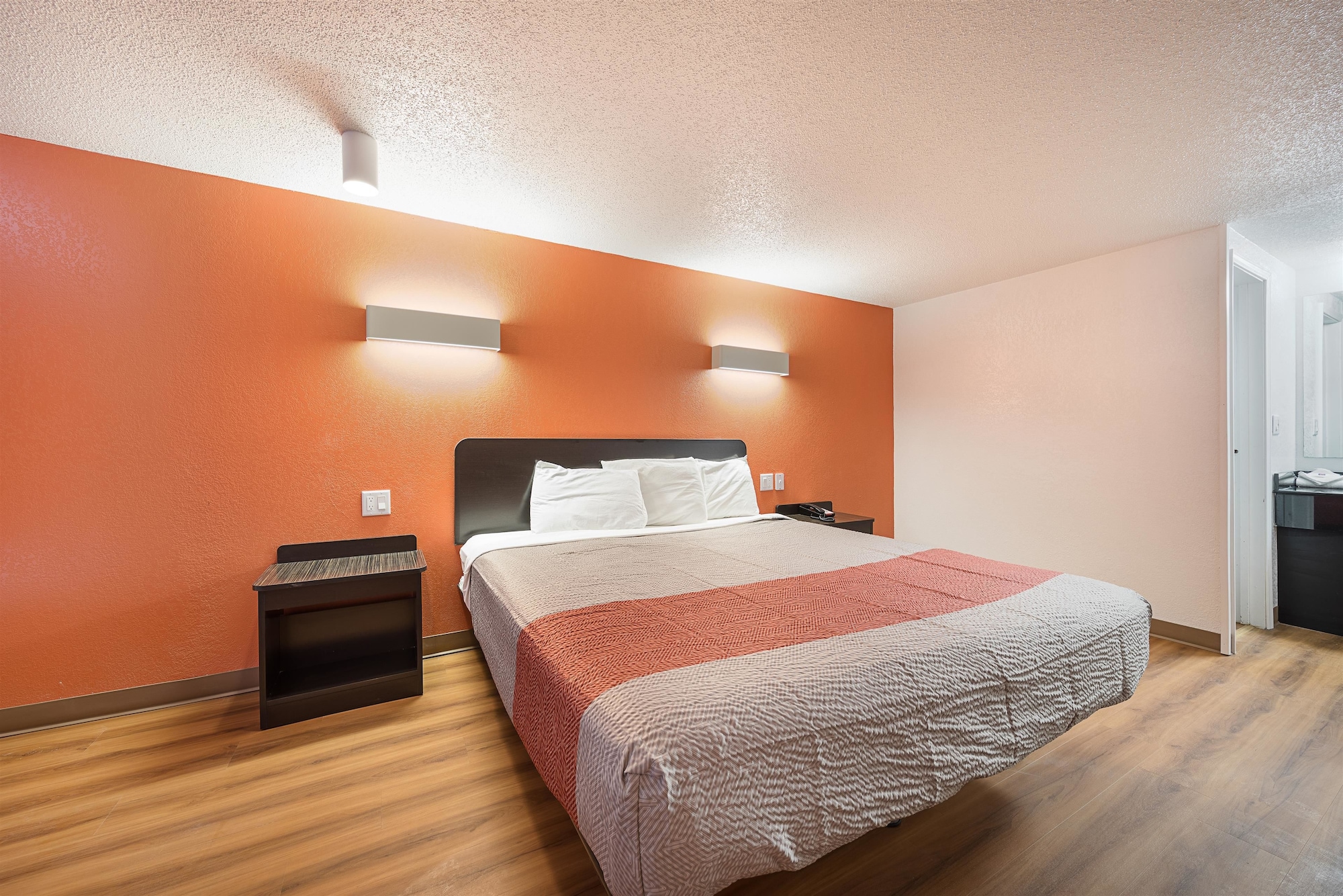 Standard, King Bed, Motel6 Hamburg, NY 2/3
