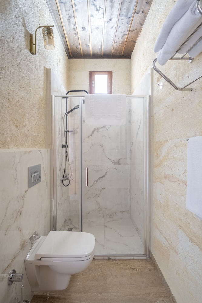 Uzay Cave Suites 42/50