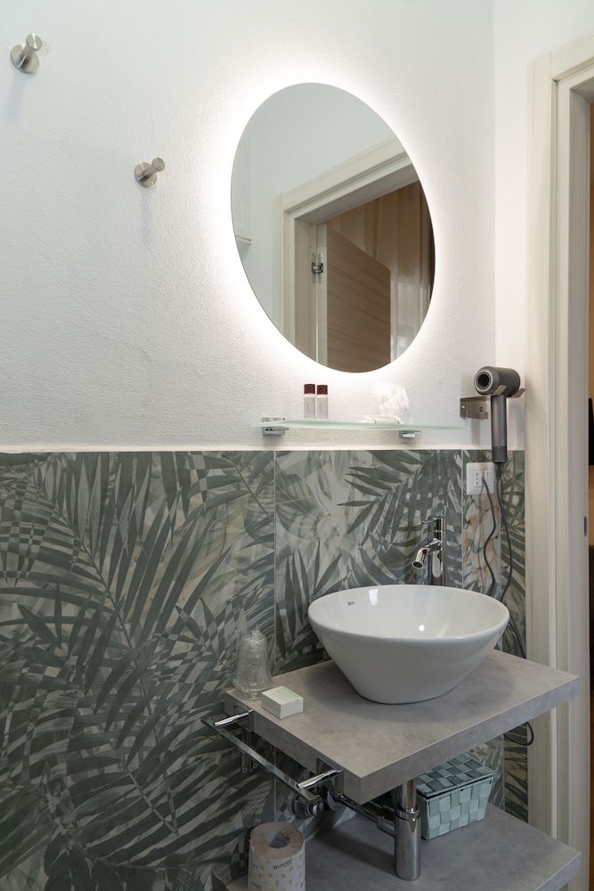 The Sun Boutique Hotel 30/32