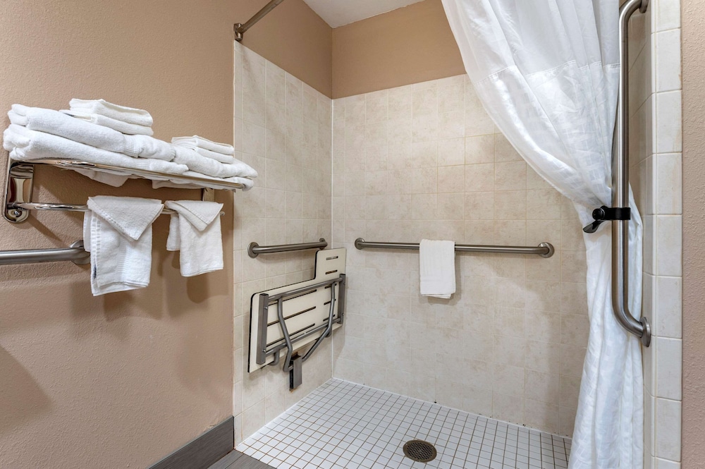 Comfort Inn and Suites Lawrenceburg, IN 43/43