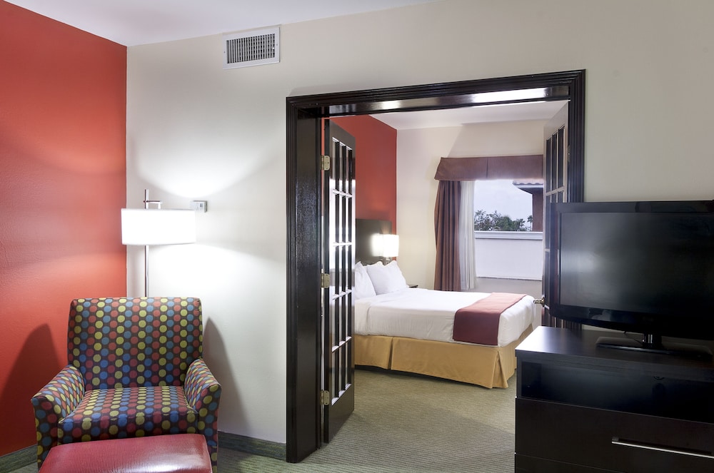 Suite, King Bed, Living and Dining Areas
