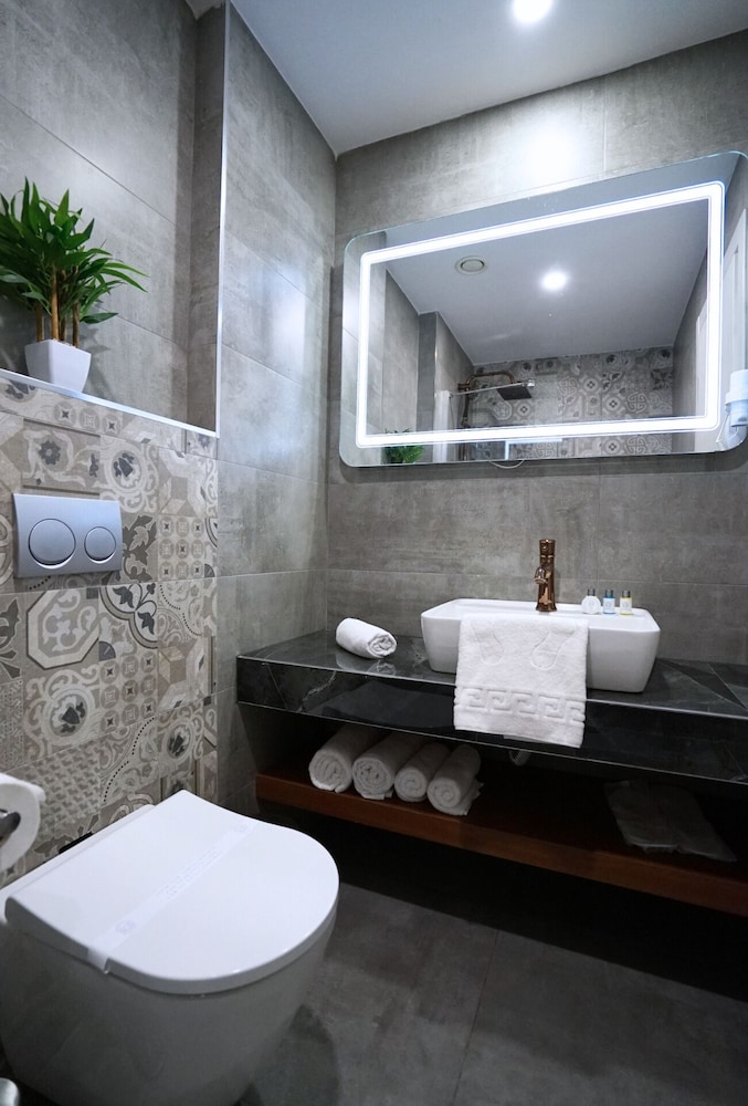 Homey Airport Hotel 48/50