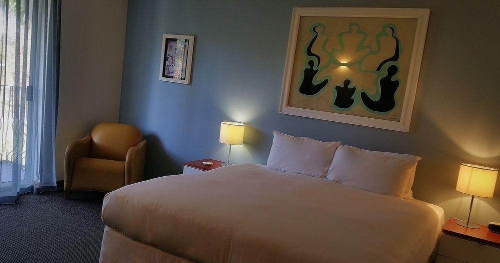 SULLIVANS HOTEL PERTH 3/24