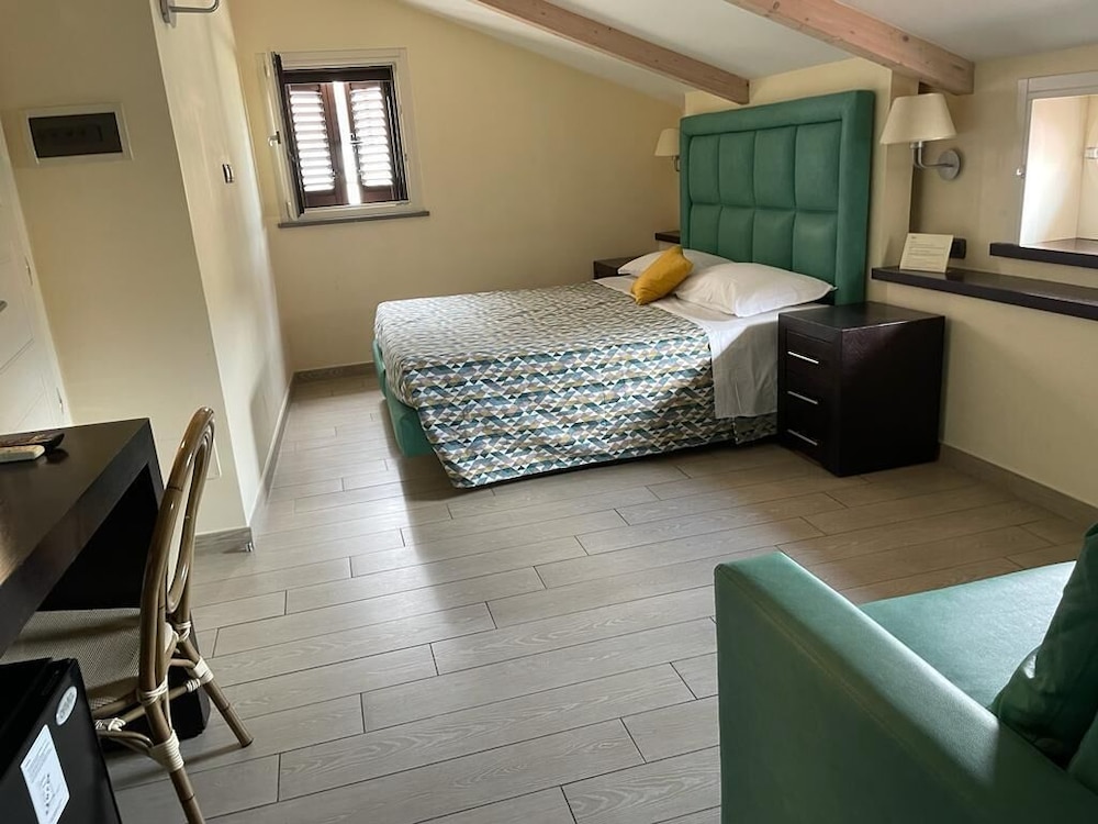 SUPERIOR, DOUBLE BED