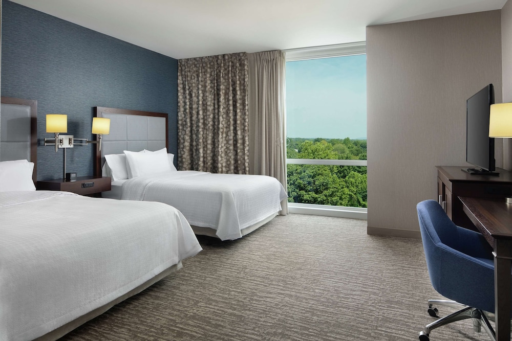 Hampton Inn and Suites Teaneck Glenpointe, NJ 9/41