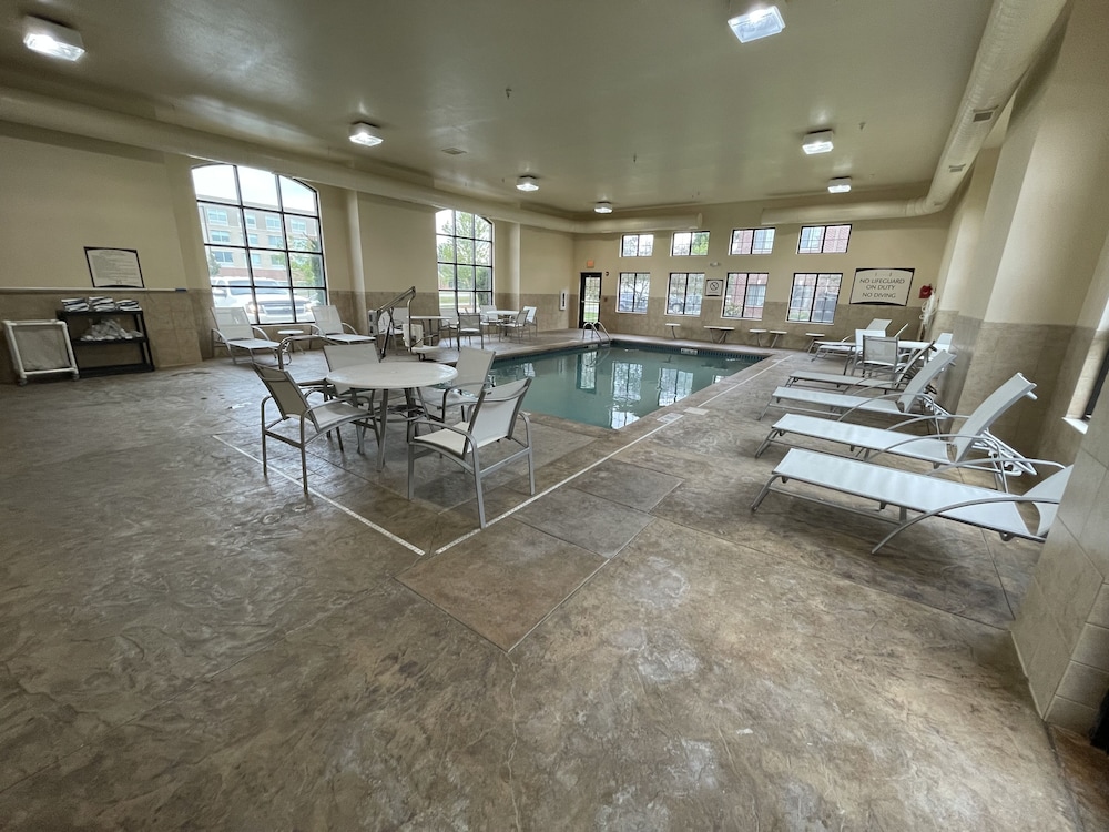 Staybridge Suites Lansing-Okemos 54/84