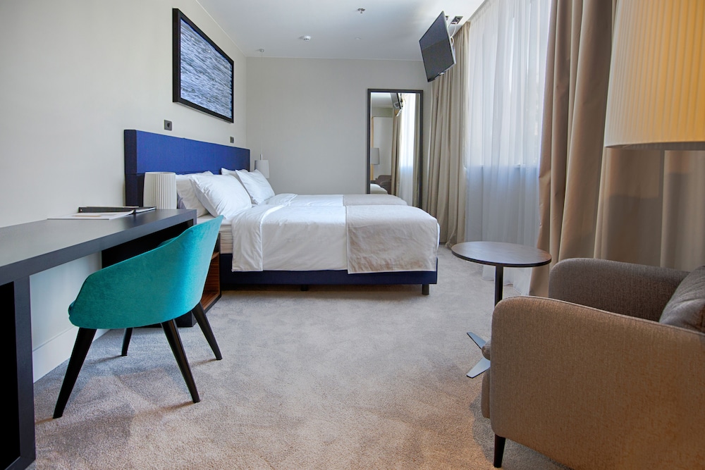 CLASSIC, DOUBLE OR TWIN BED, COURTYARD VIEW