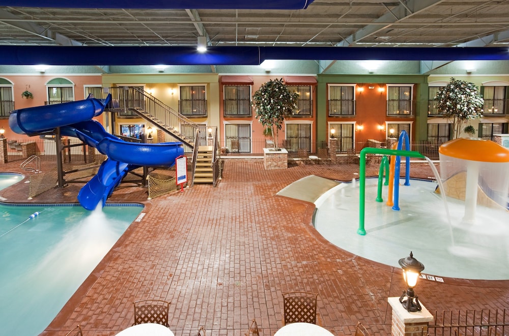 Holiday Inn Hotel Suites Minneapolis Lakeville 42/46