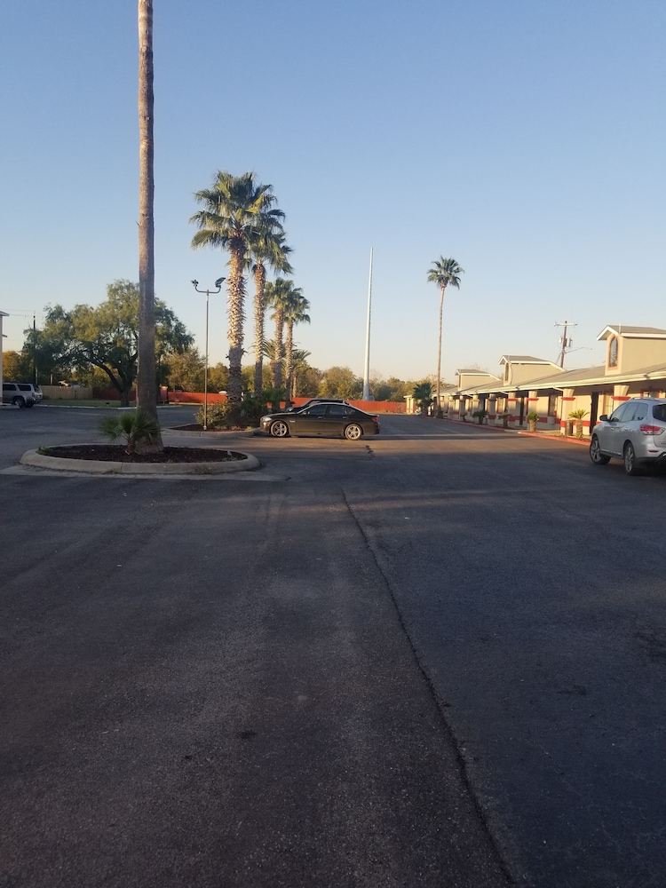 Econo Inn Lackland AFB Seaworld 14/31