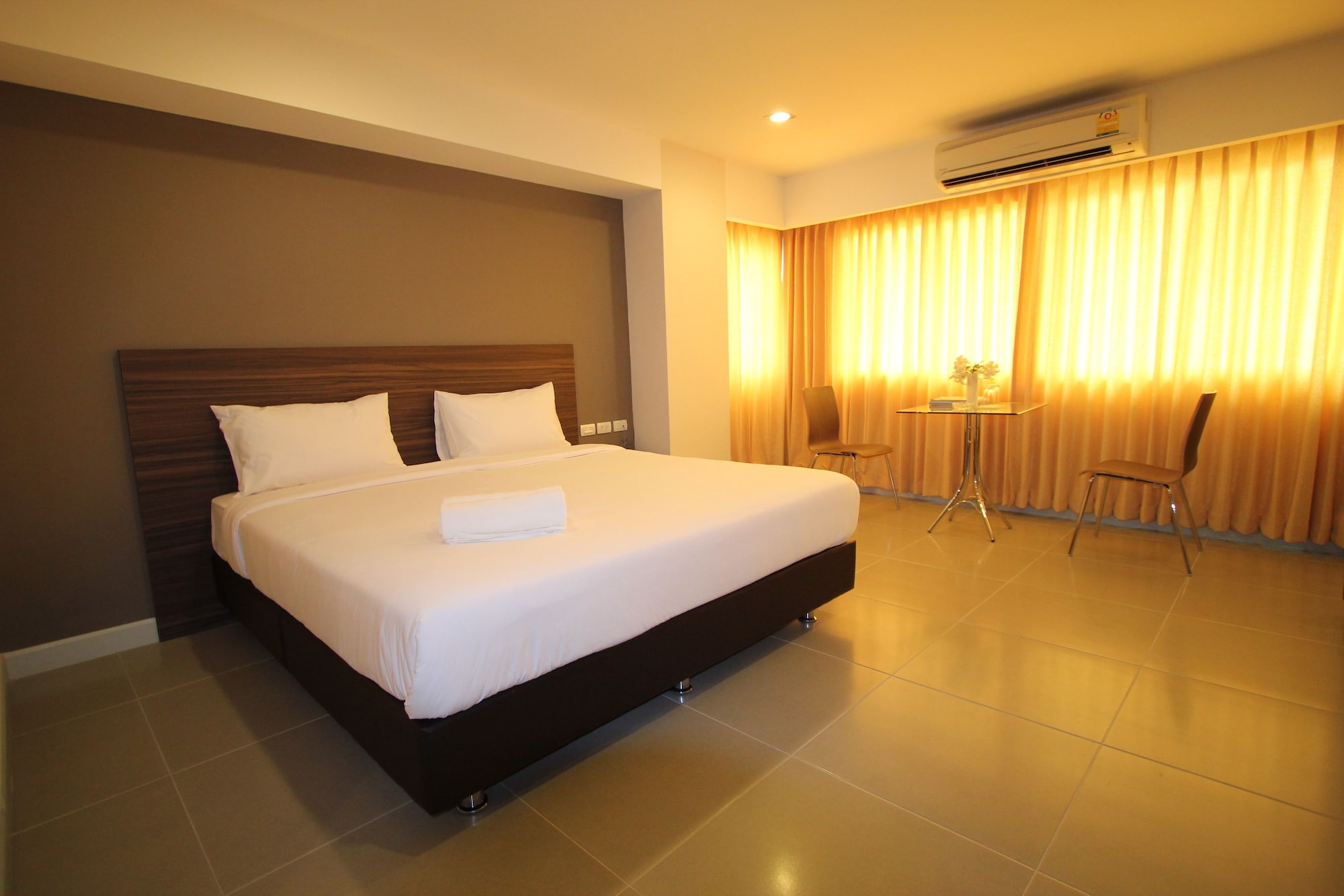 PREMIER, DOUBLE BED, CITY VIEW