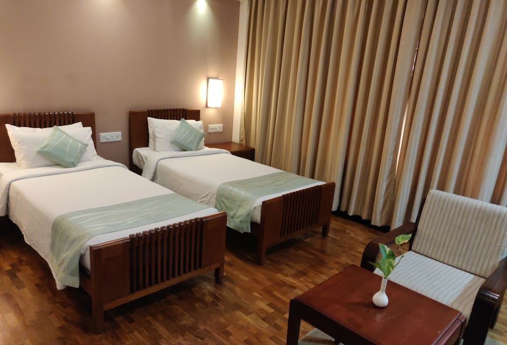 1 BEDROOM, STANDARD, TWIN BEDS