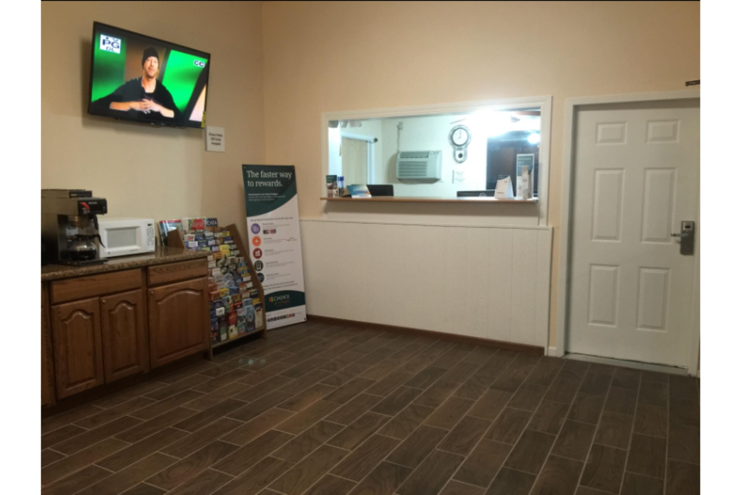 Americas Best Value Inn Elm Creek 2/10