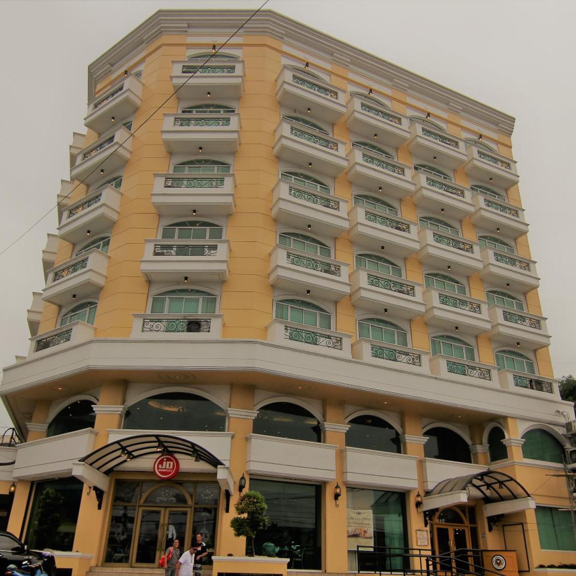 The Grand Dame Hotel 3/92