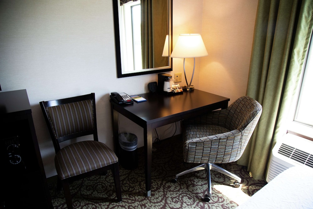 Hampton Inn and Suites Sharon 45/62