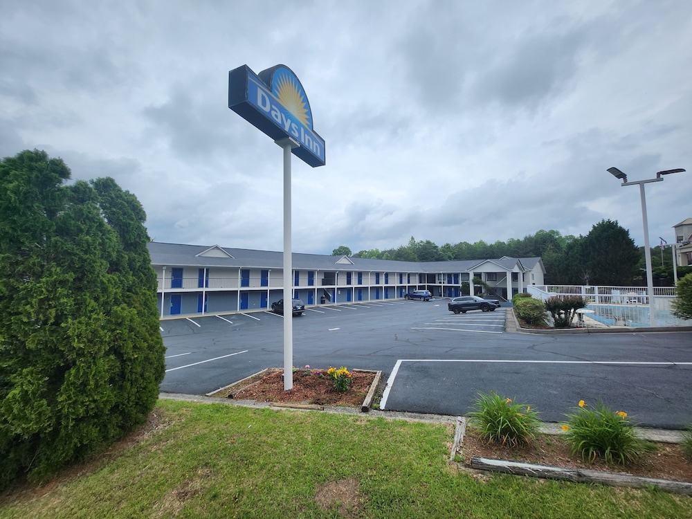 Days Inn by Wyndham Dahlonega 39/49