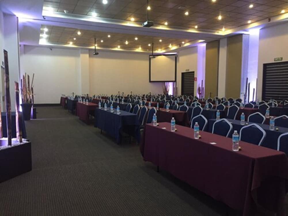 Hotel and Spa La Muralla Metepec 41/50
