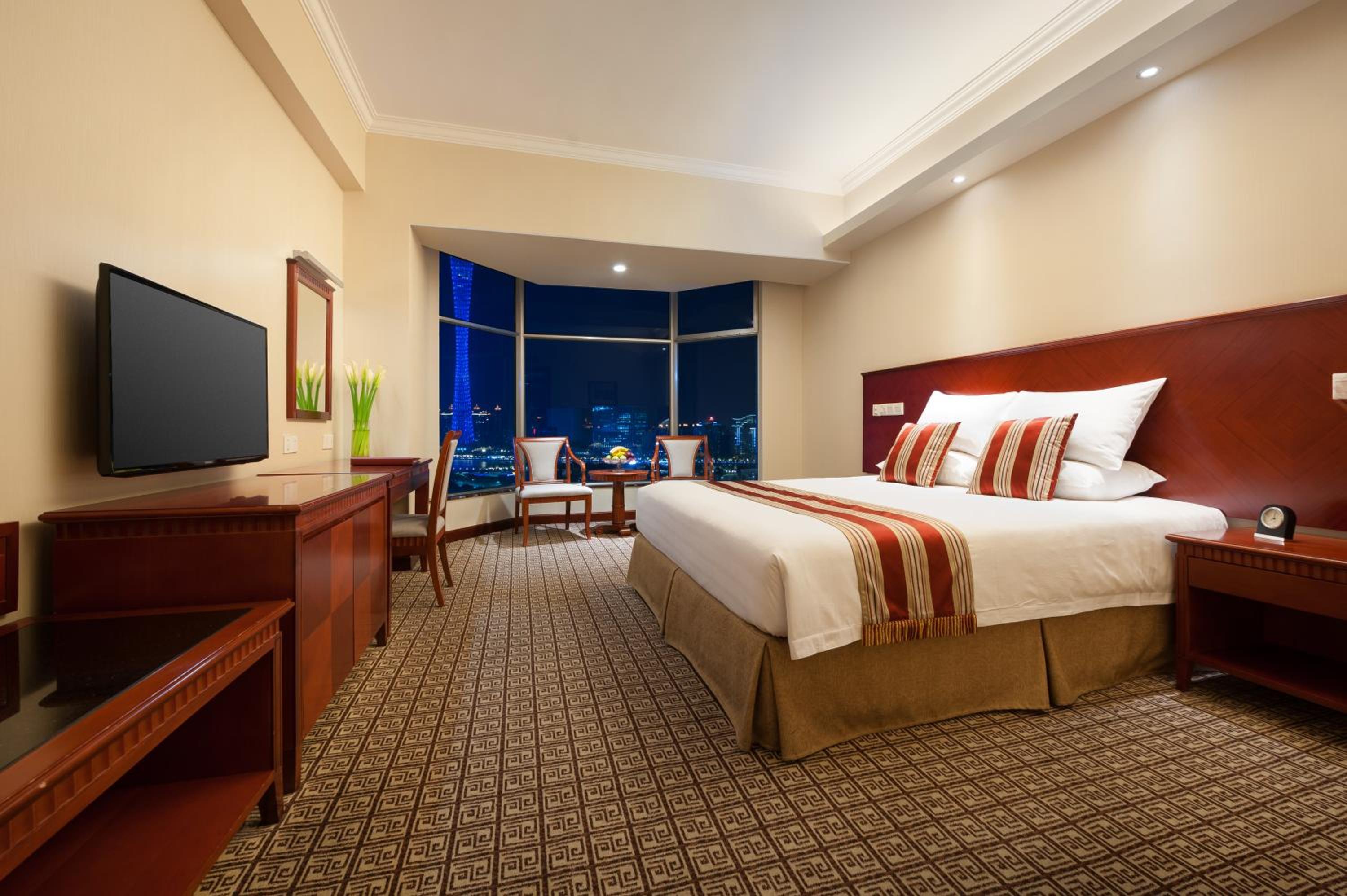 Room, Queen Bed, Canton Tower View