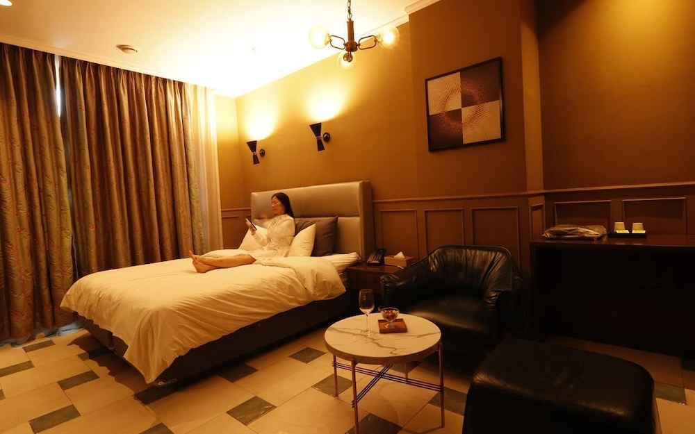 Premium, Double Bed, Sauna، Partyz Hotel 7/10