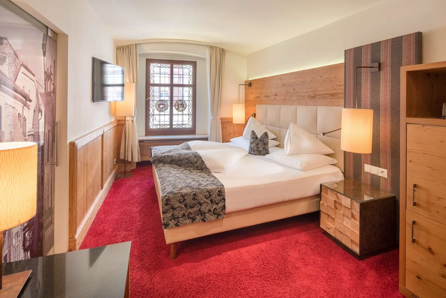 1 double bed, non-smoking, classic, air-conditioned, high speed internet access