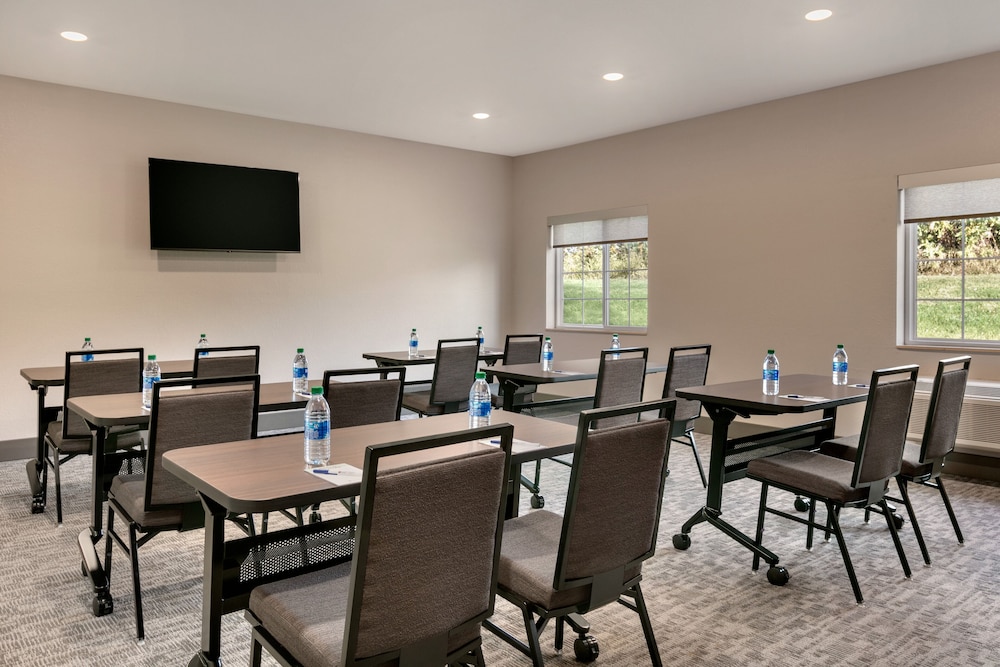 Candlewood Suites Springfield, an IHG Hotel 38/47