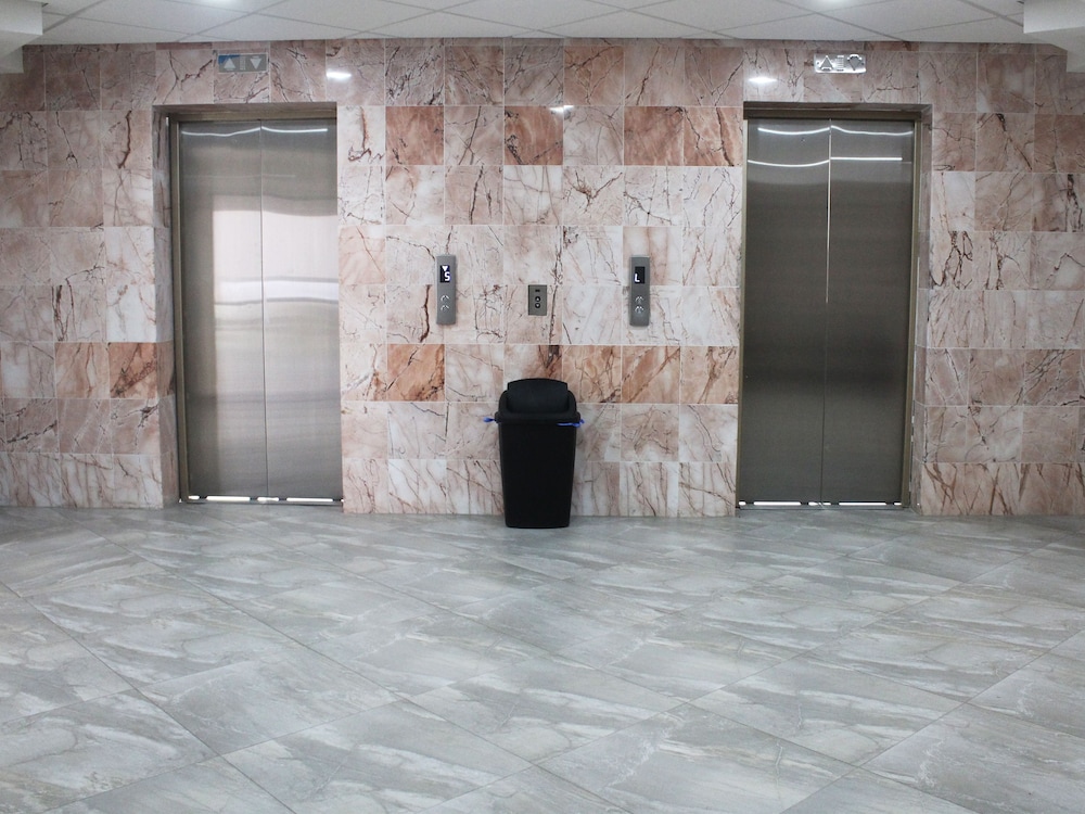 Corona Plaza Hotel 42/70