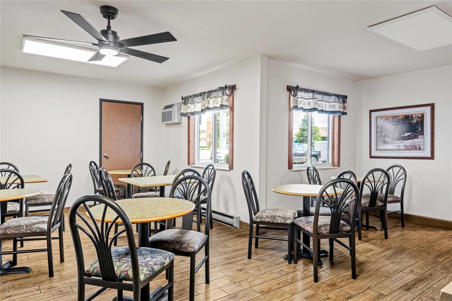 restaurant cafeteria