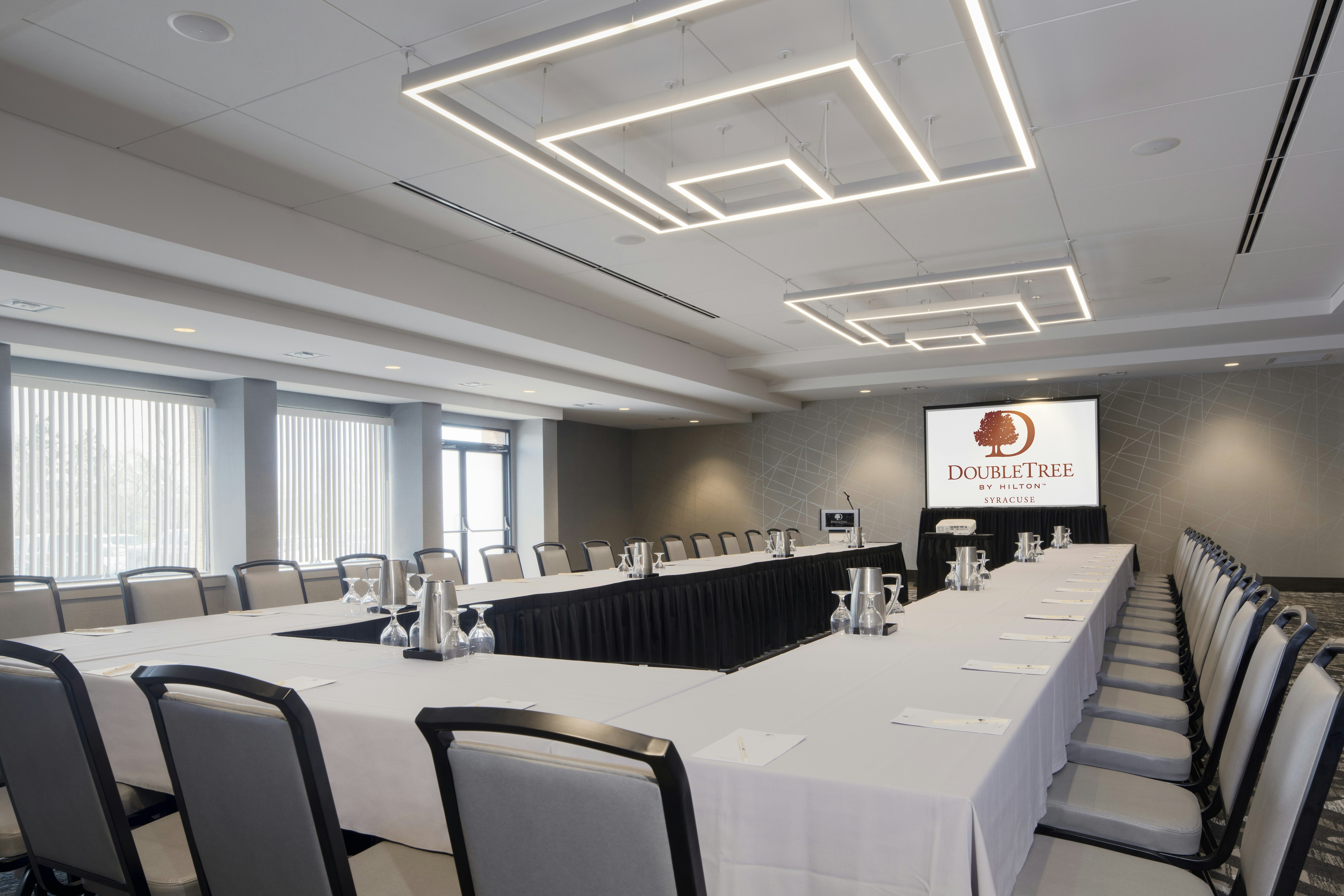 Doubletree By Hilton Hotel Syracuse 32/44