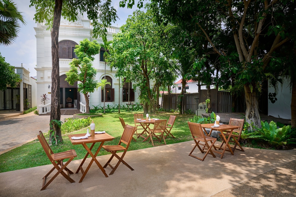 The Embassy Angkor Resort & Spa 60/62