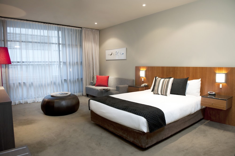 1 BEDROOM, SUITE, QUEEN BED