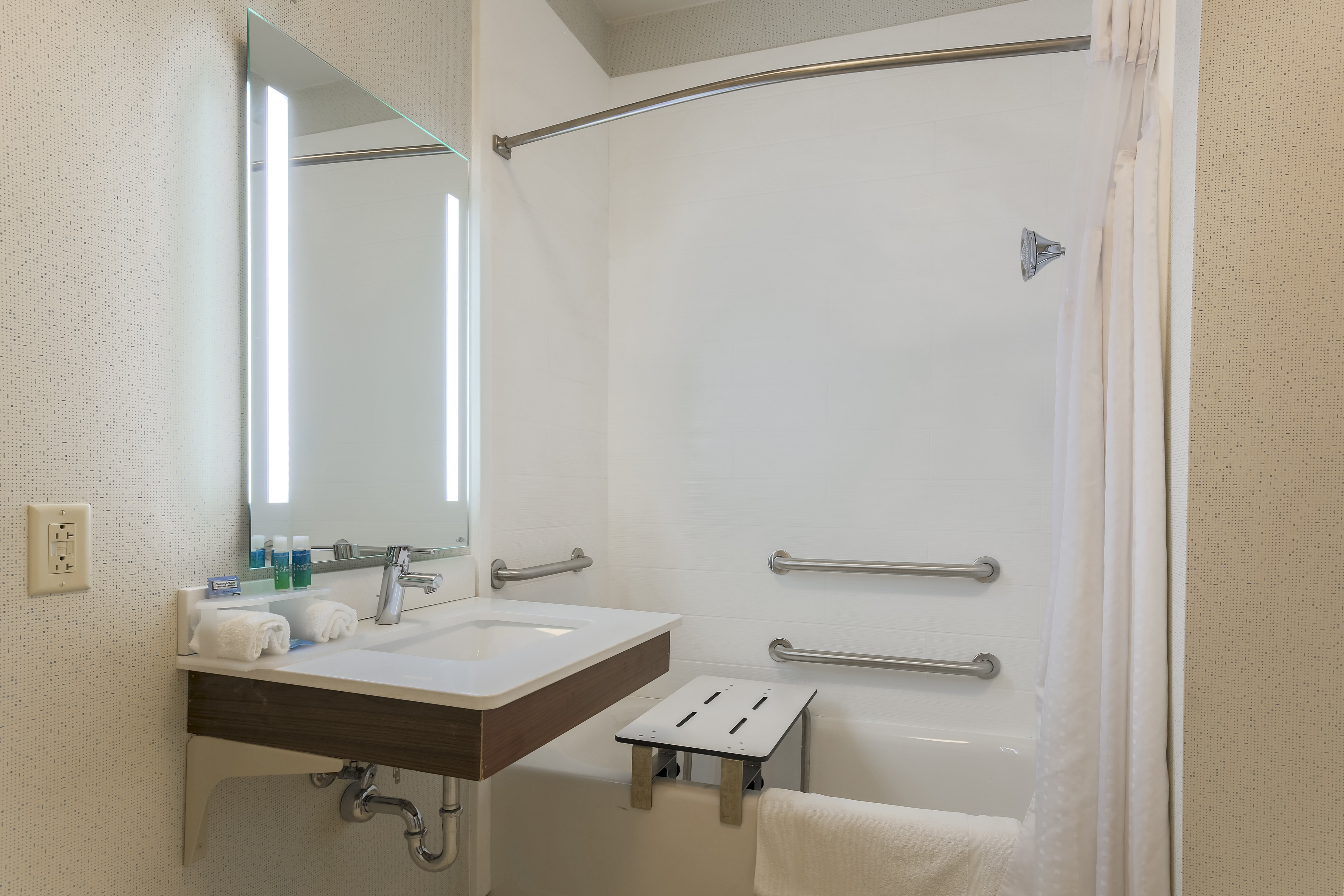 Holiday Inn Express Irondequoit 64/65