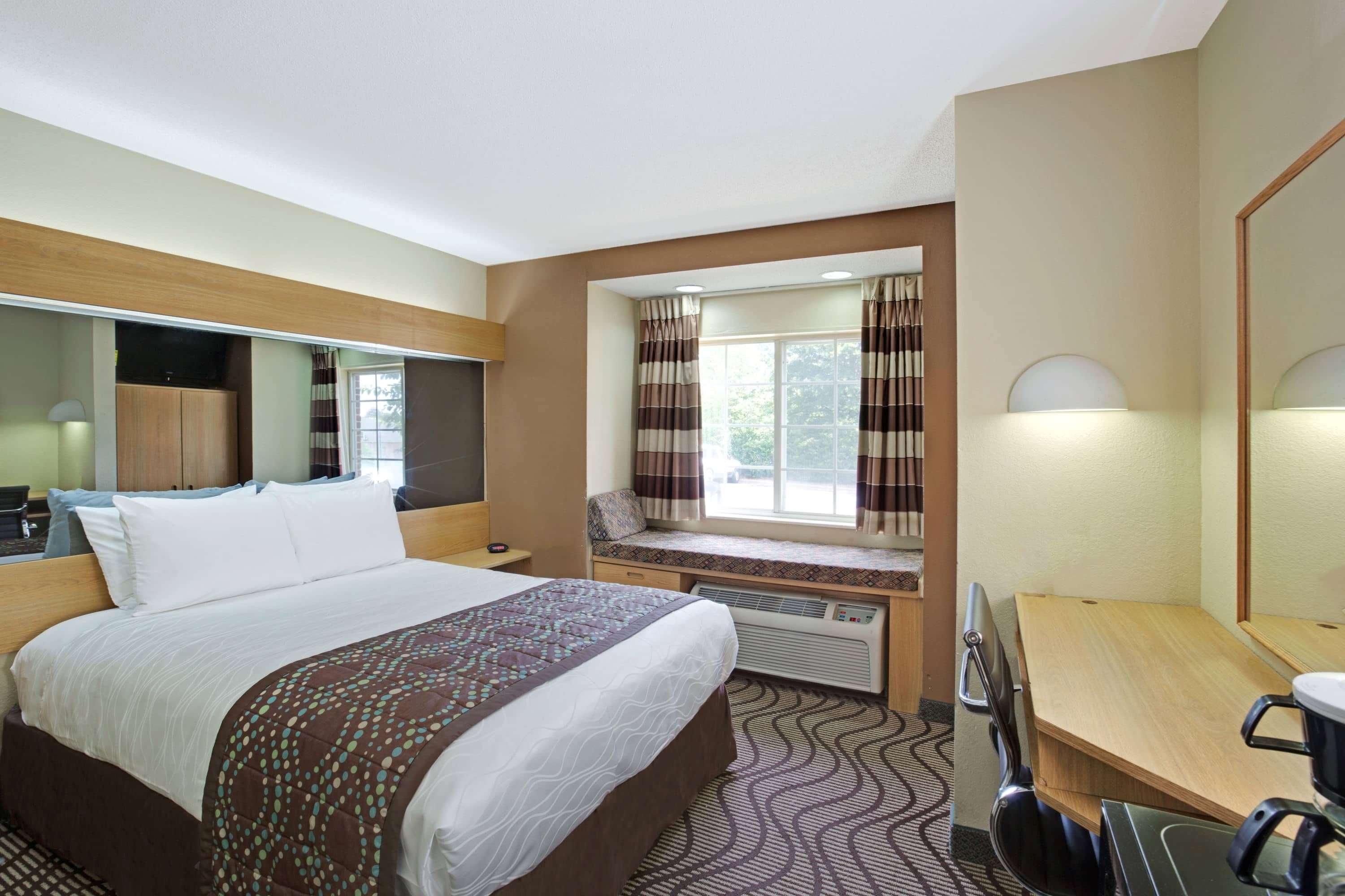 Microtel Inn and Suites by Wyndham Charlotte University Place 13/25