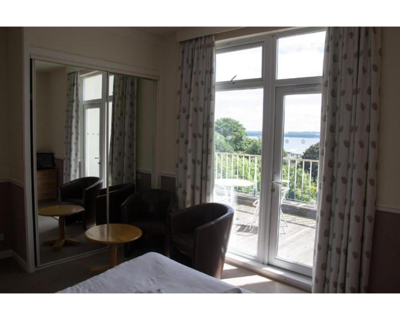 Sea Side Hotel 22/38