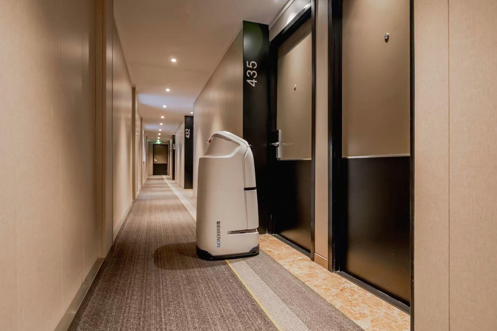 Home Inn Plus (Shanghai Huaihai Road Sinan Road) 26/35