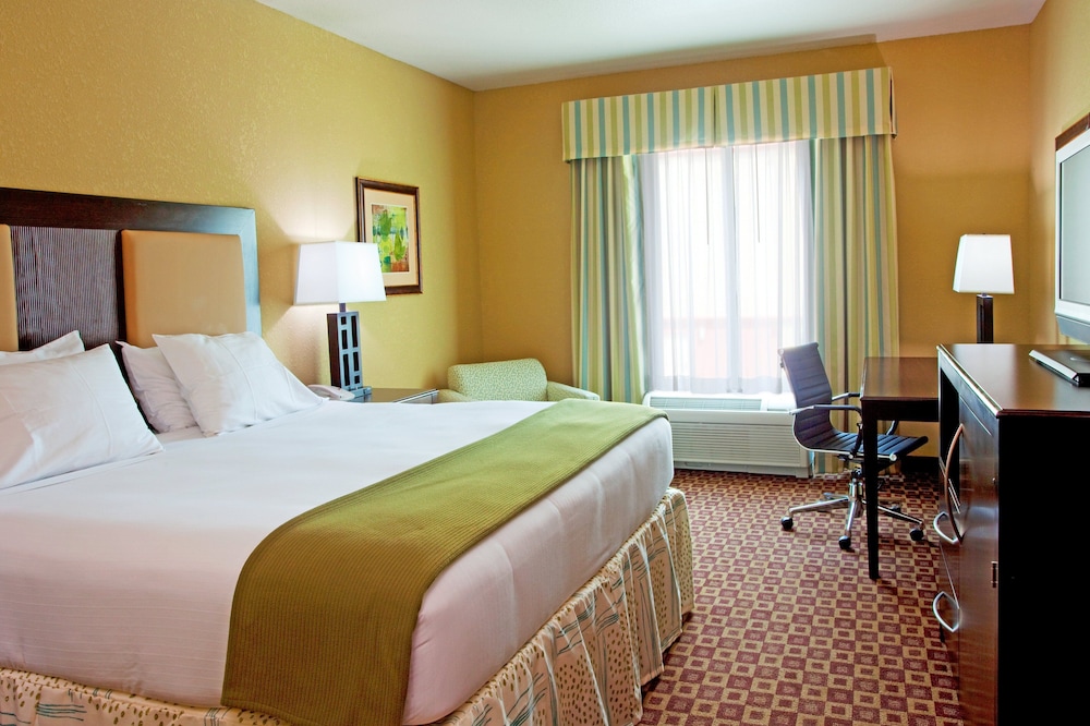 Suite, King Bed, Sofa, Living Area