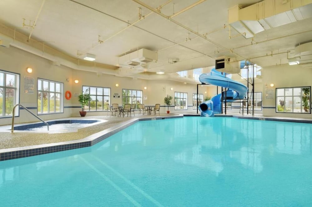 Days Inn & Suites By Wyndham Strathmore 12/29