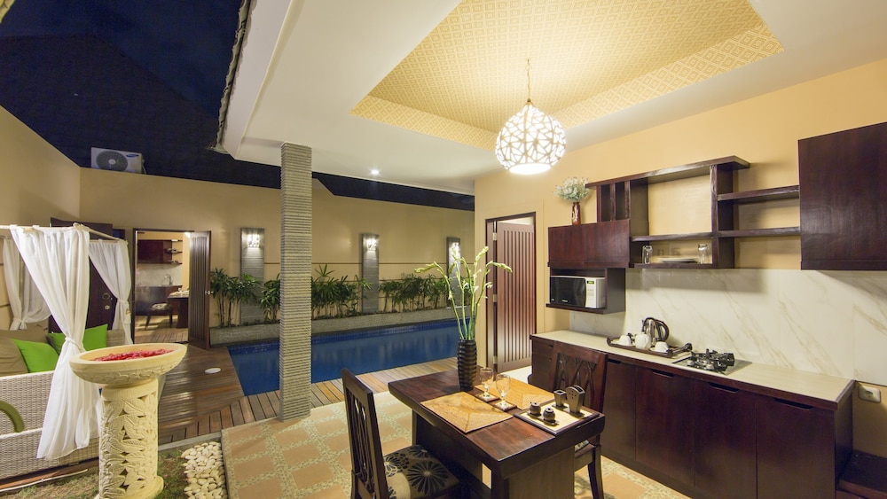 Flamingo Dewata Suite 74/87