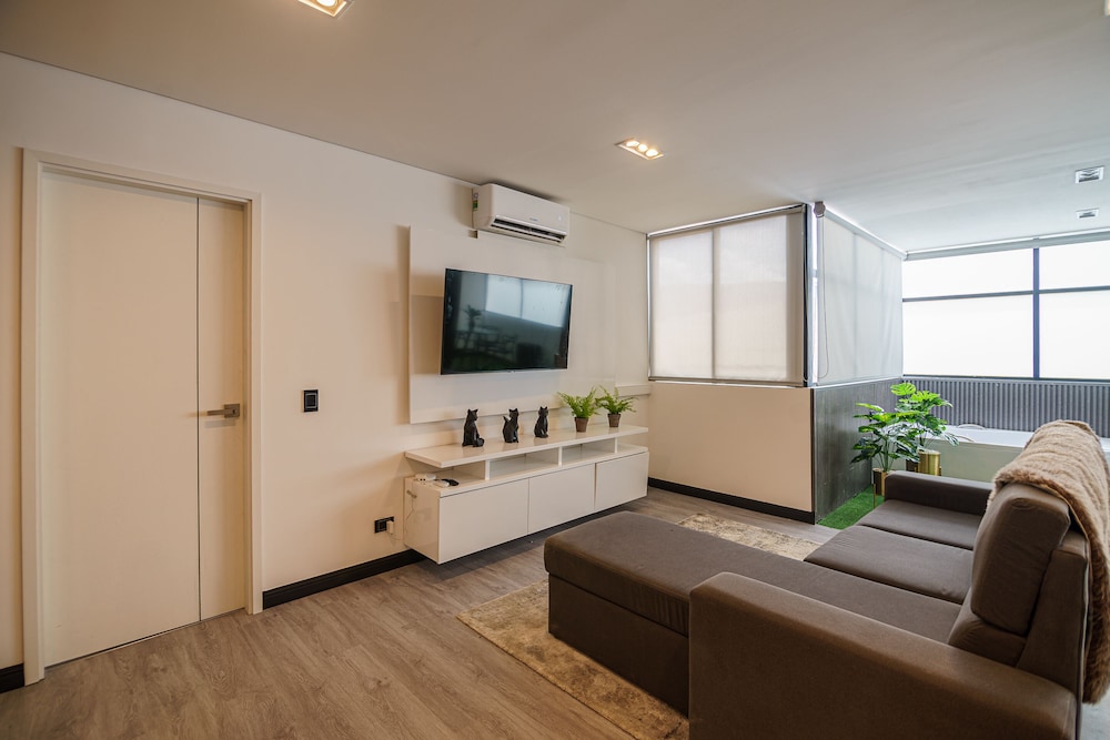 First Class Hotel 37/58