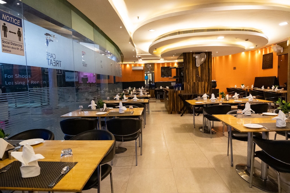Hyphen Premier Hotel 32/50