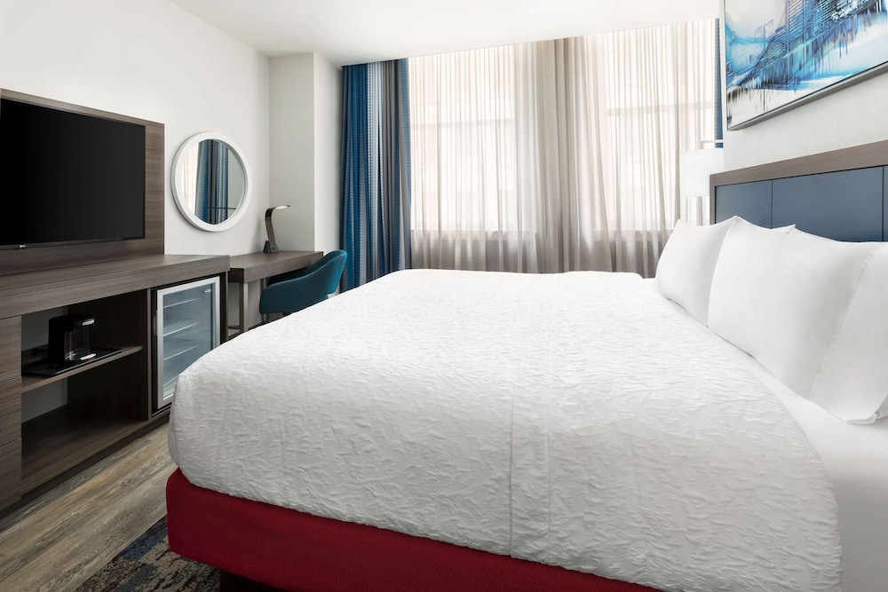 Hampton Inn and Suites Baltimore Inner Harbor 14/41