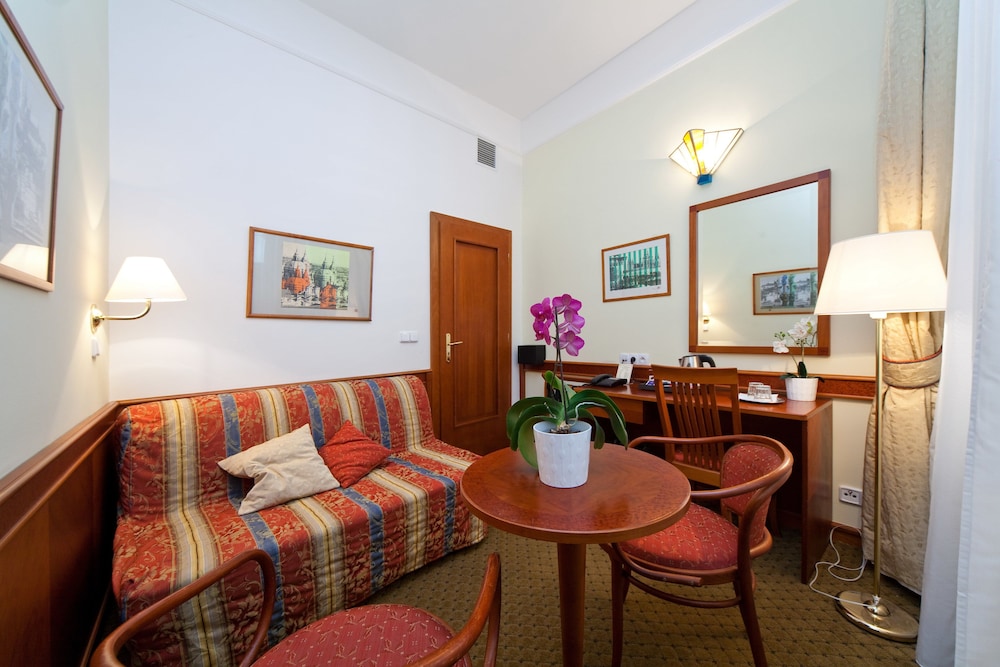 Boutique Hotel 16 27/50