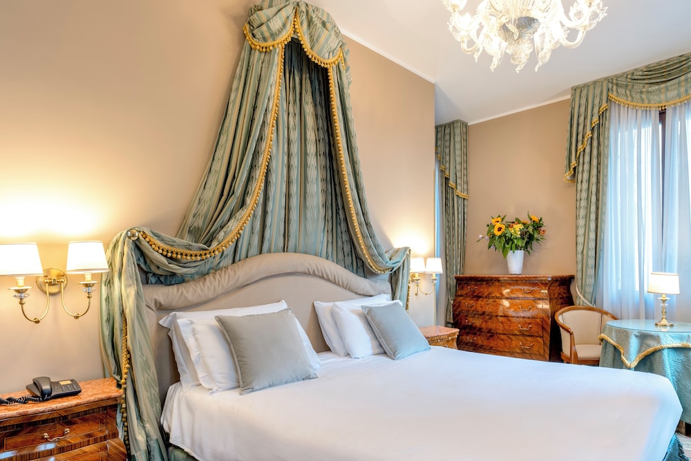 NOVA, JUNIOR SUITE, DOUBLE BED