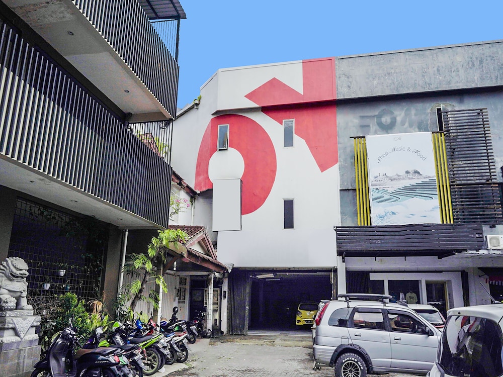 Hotel O Makassar near Mall Panakukkang formerly Sayang Home Stay 28/29