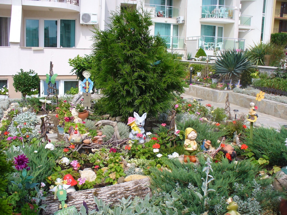FAMILY HOTEL VENERA 46/48