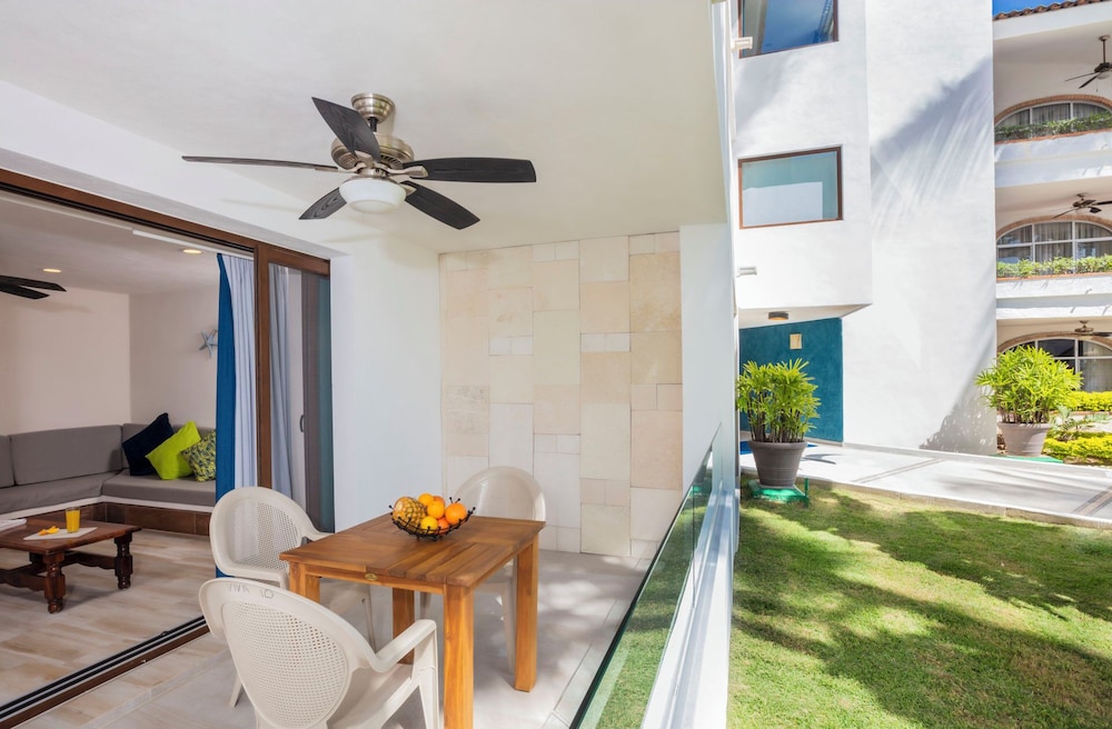 Vista Vallarta All Suites on the Beach 50/75