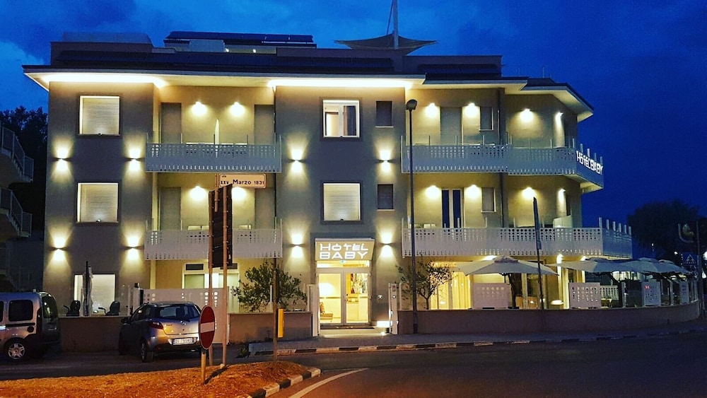 Hotel Baby 3/50