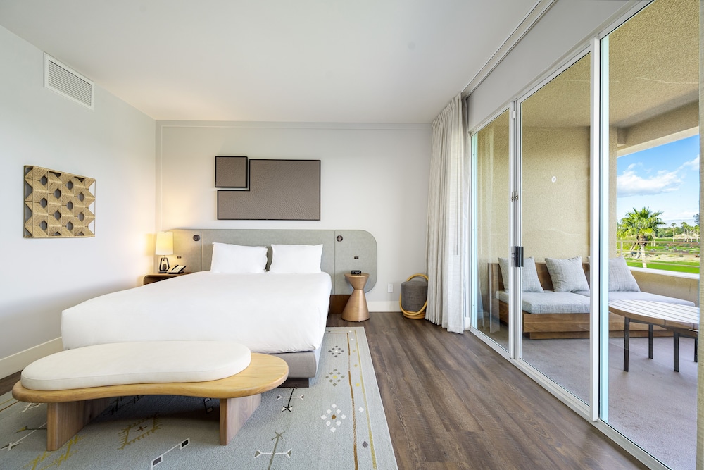Penthouse Suite, King Bed, Pool or Golf View