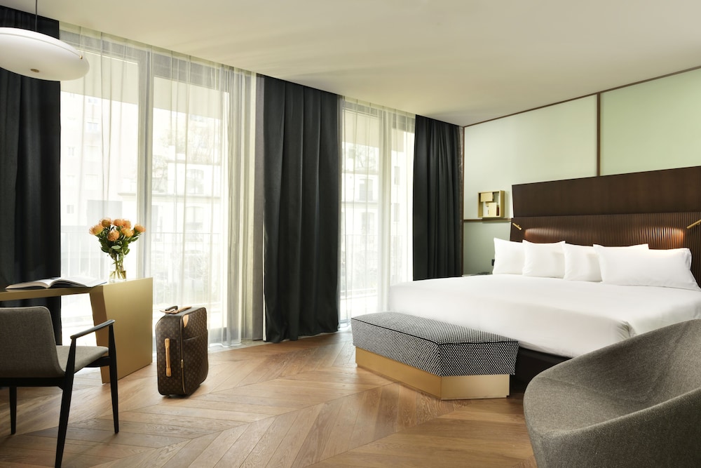 CLUB, DOUBLE BED, WITH EXTRA BED