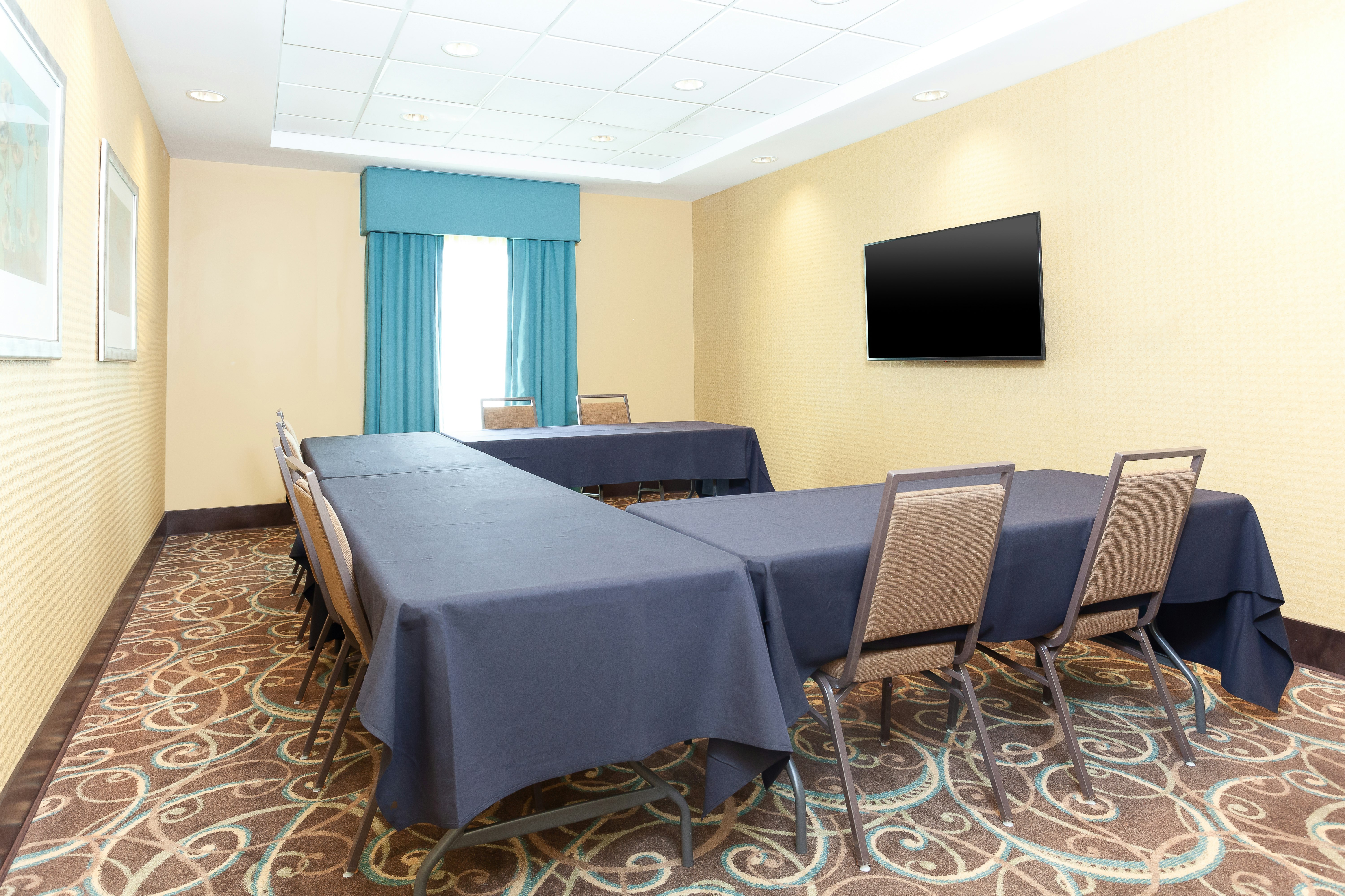 Hampton Inn and Suites Niles Warren OH 67/77