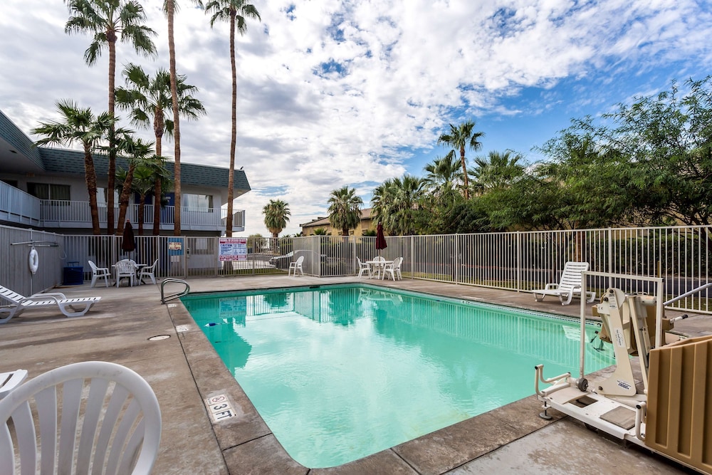 Motel6 Blythe, CA 57/65